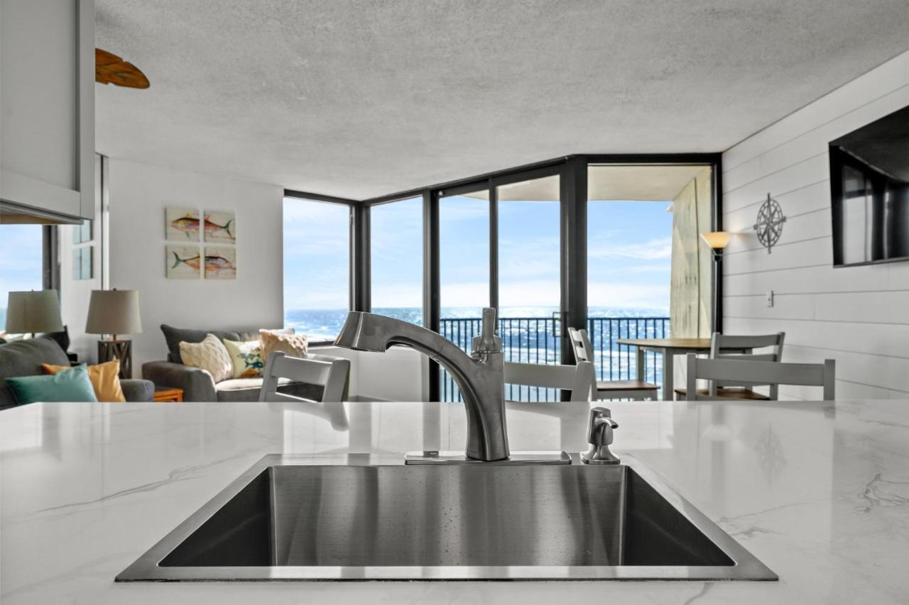 Ocean Front Views & Open Kitchen - Sunbird 603e Apartment